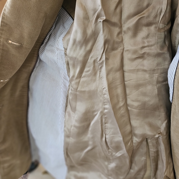 Lovely Coat.  A must for your Fall and Winter essentials!! - Picture 7 of 9